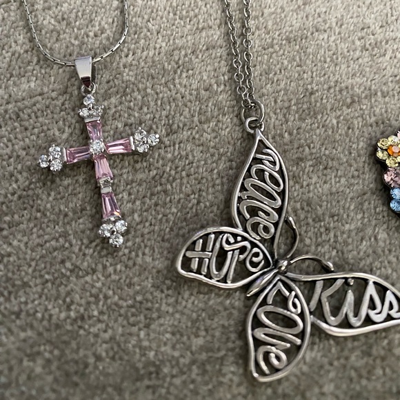 Cookie Lee Set of 3 women’s DISCONTINUED Necklaces. All in excellent condition! - Picture 11 of 12